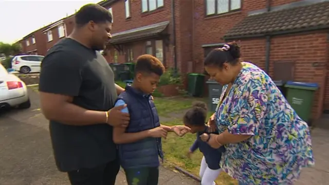 Sandra, her son Ziggy and her two grandchildren