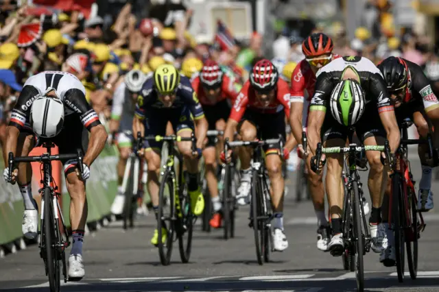 Michael Matthews pips Edvald Boasson Hagen