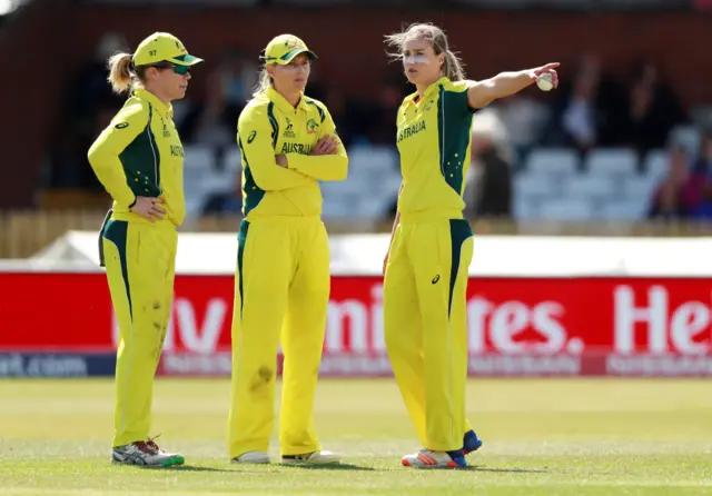 Australia decide where to place their fielders