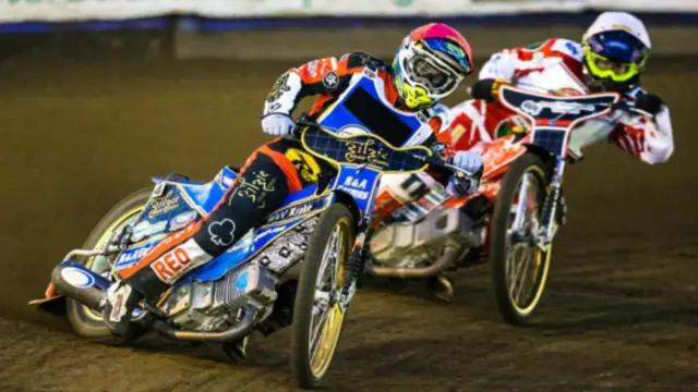 Justin Sedgmen racing Richard Lawson at Foxhall