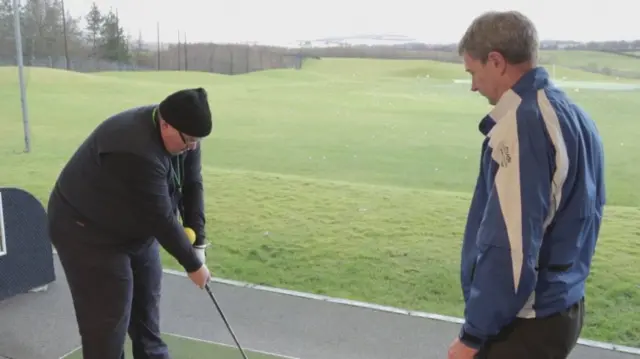 BBC Scotland's Paul Bradley has a golf lesson