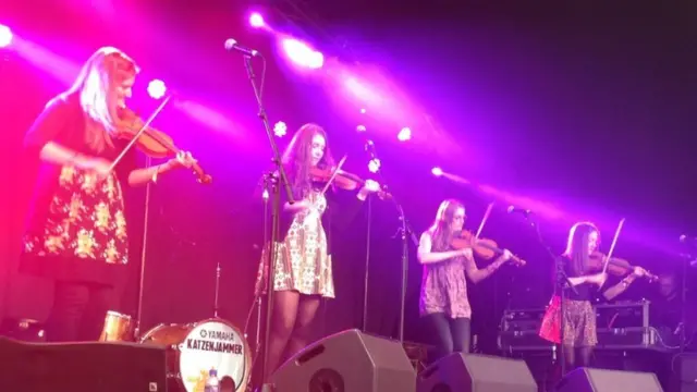 Fara at the Cambridge Folk Festival in 2015