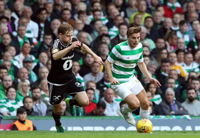 Celtic"s James Forrest (right) and Rosenborg"s Yann-Erik de Lanlay