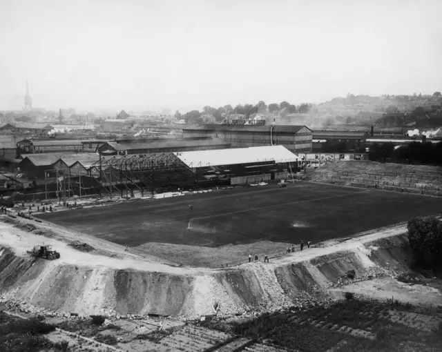 Black and white photo showing construction of the new Carrow Road ground in 1935