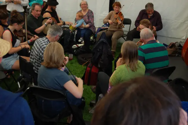 Fiddle session Cambridge Folk Festival