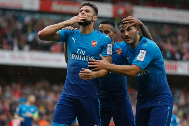 Olivier Giroud celebrates