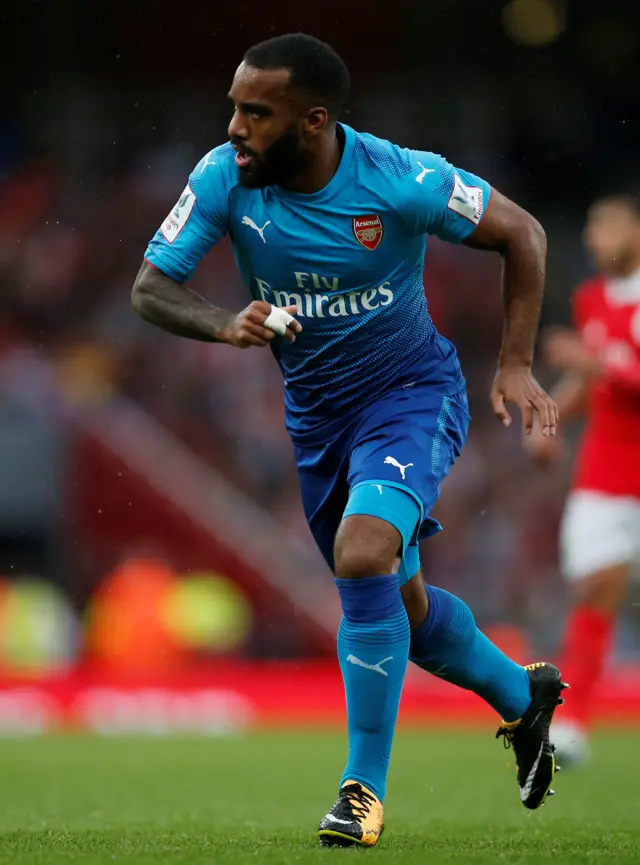 Alexandre Lacazette makes his Emirates bow