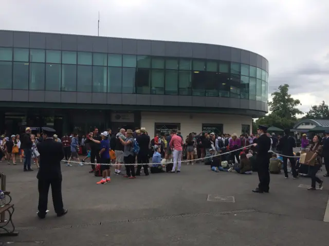 Fans waiting to run into Wimbledon