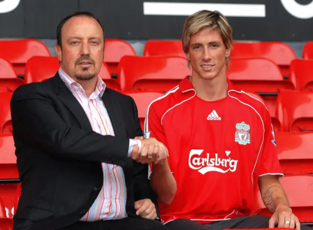 Fernando Torres with manager Rafael Benitez