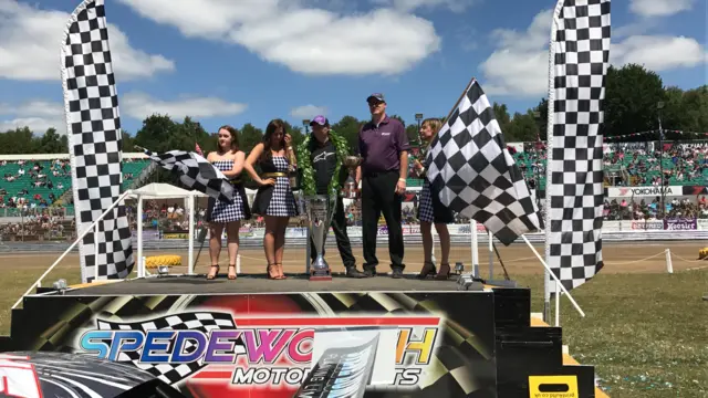 Chris Haird lifts World Hot Rod Championship title at Foxhall Stadium, Ipswich