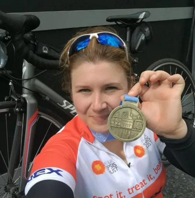 RideLondon 46 participant holding up her medal