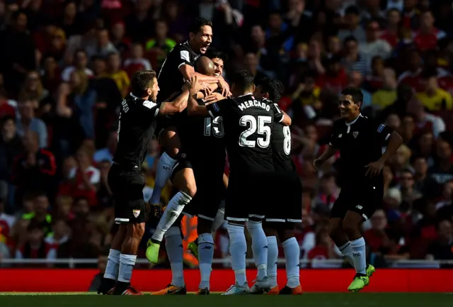 Steven N'zonzi and Sevilla celebrate