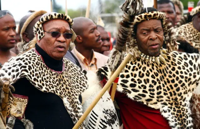 Jacob Zuma (L) joins Zulu King Goodwill Zwelithini ka Bhekuzulu (R) together with thousands of people to honour the birth of Zulu warrior and founder of the Zulu nation King Shaka at Kwadukuzu, some 90 kilometres north of Durban on September 24, 2008.