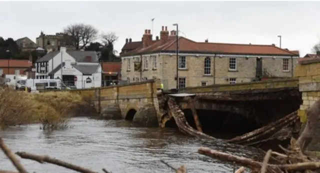 Part of Tadcaster Bridge collapsed