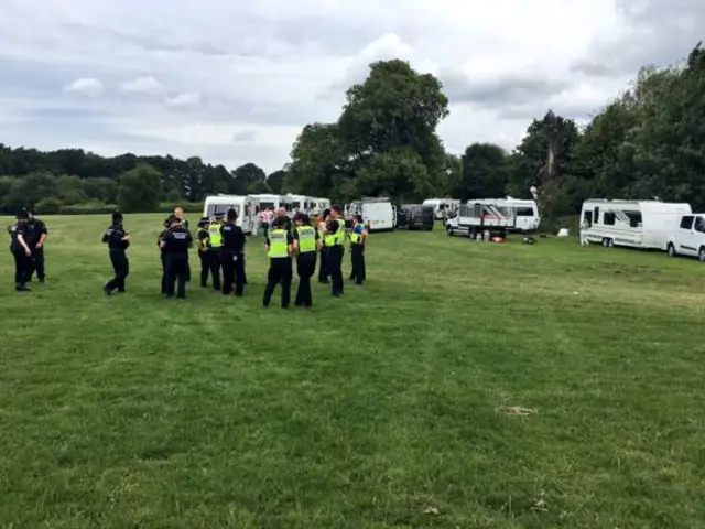 Derbyshire police evict travellers