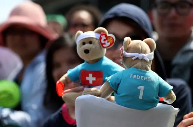 Federer bears