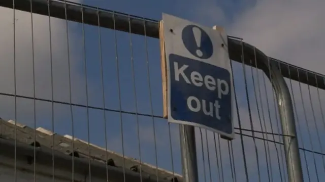 "Keep out" sign on fence