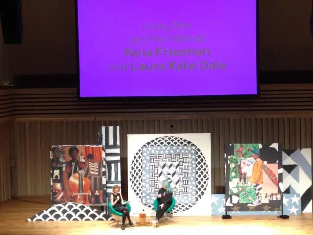 Laura and Nina in conversation
