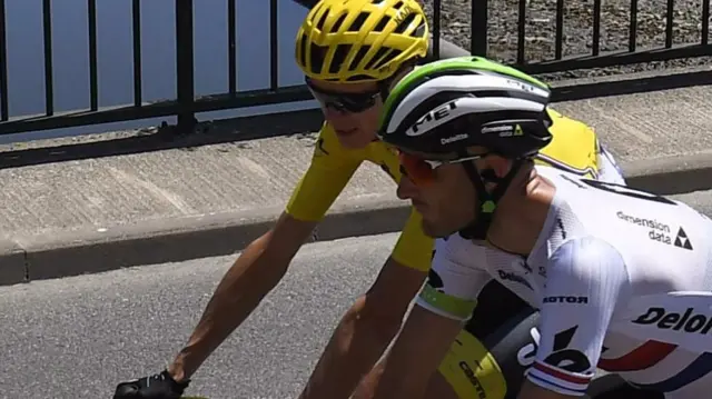 Steve Cummings riding with Chris Froome