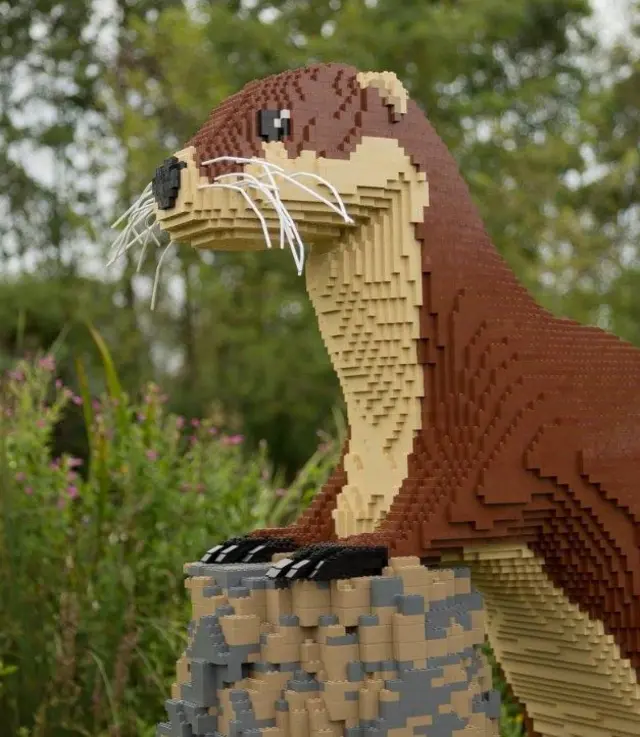 Lego otter