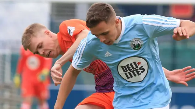 Glenavon's Rhys Marshall challenges Luke Fisher of Warrenpoint