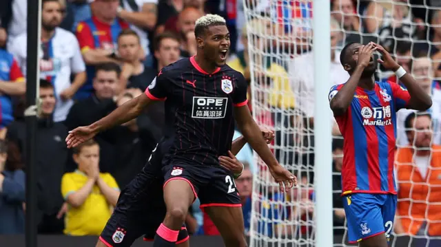 Steve Mounie celebrates`