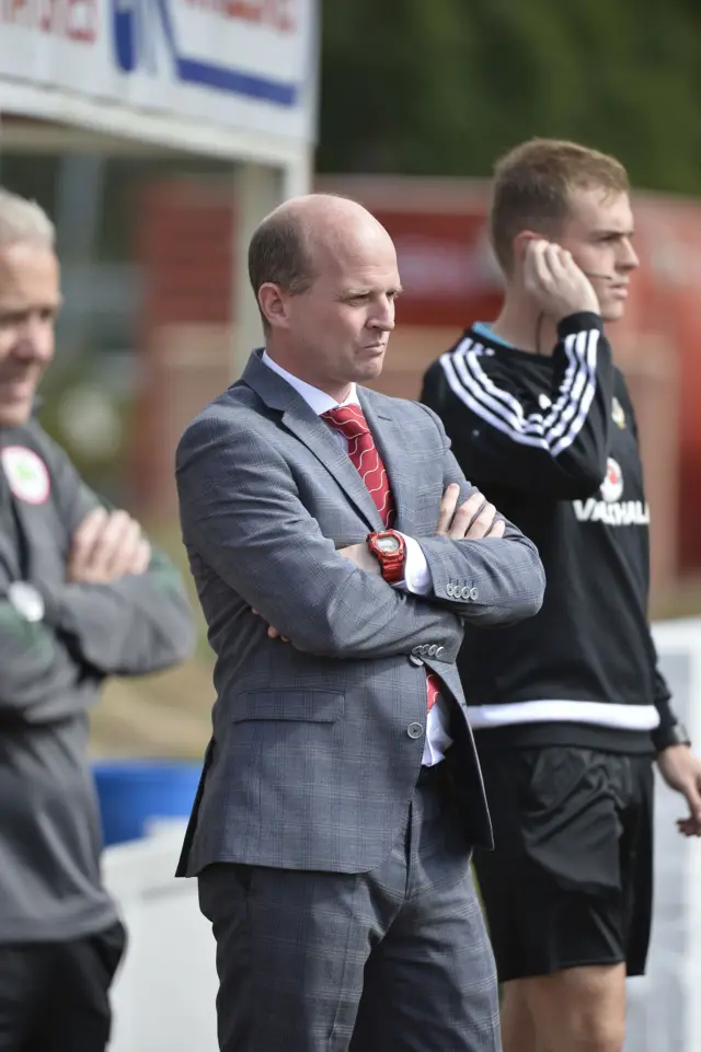 Cliftonville boss Barry Gray