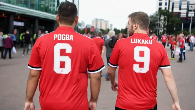 Manchester United fans walks to the game