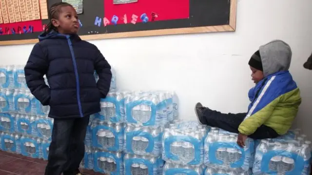 Children in Flint receive bottled water