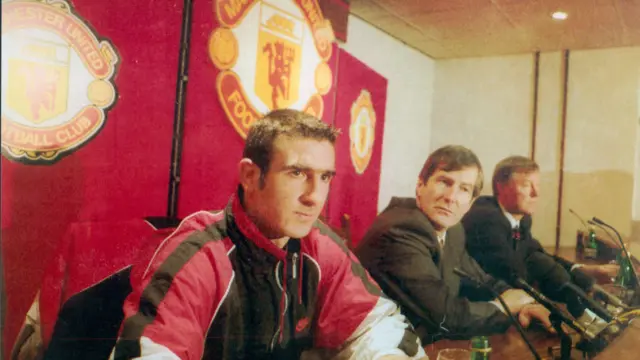 Eric Cantona signs for Manchester United