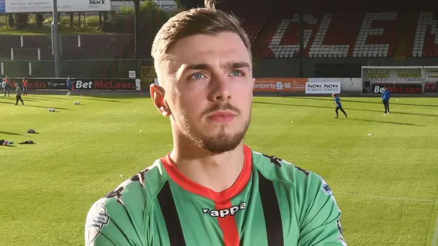 Robbie McDaid has signed for Glentoran