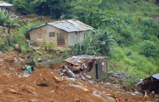 A general view of damage to homes due to a mudslide in the suburb of Regent behind Guma reservoir near the capital Freetown, Sierra Leone, 14 August 2017. A