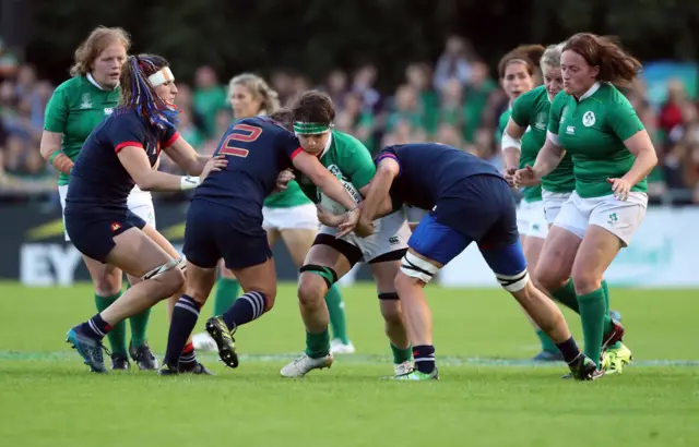 Ireland are struggling to break through the French defence.