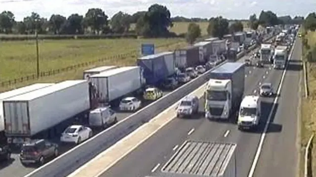 Traffic on the northbound M6