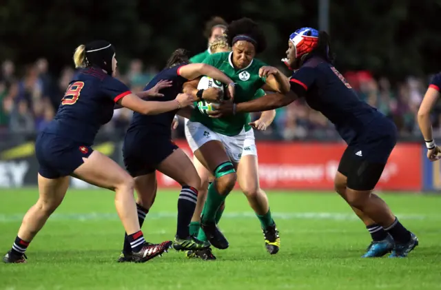 The Irish are unable to force their way through the French squad.