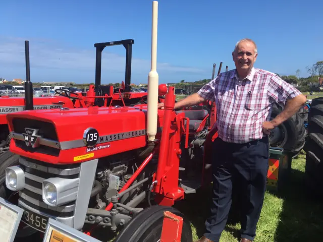 Des with his tractor