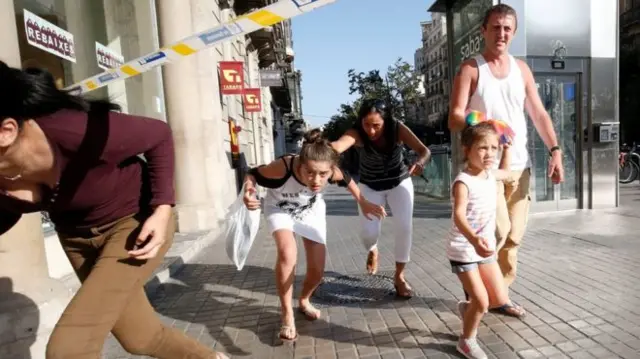 People running on Las Ramblas