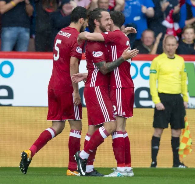 Stevie May (centre)