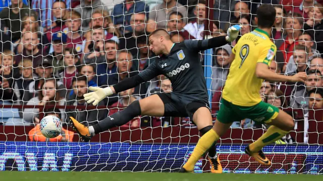 Nelson Oliveira scores for Norwich