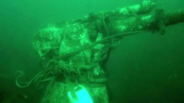 Gun on sunk sub