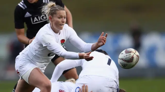 Natasha Hunt of England passing the ball