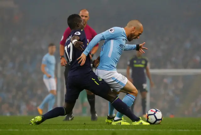 Gueye tackles David Silva