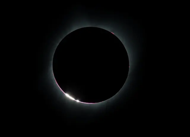 The Baily's Beads effect during the total eclipse