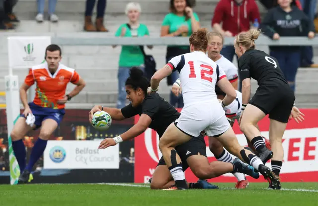 Victoria Subritzky-Nafatali of New Zealand dives over to score