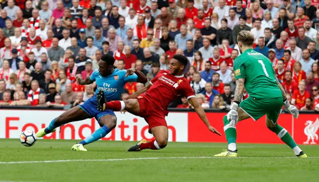 Arsenal's Danny Welbeck shoots at goal