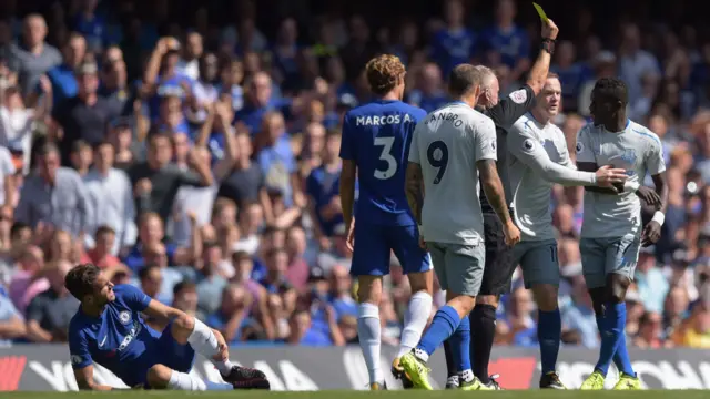 Idrissa Gueye picks up a yellow card