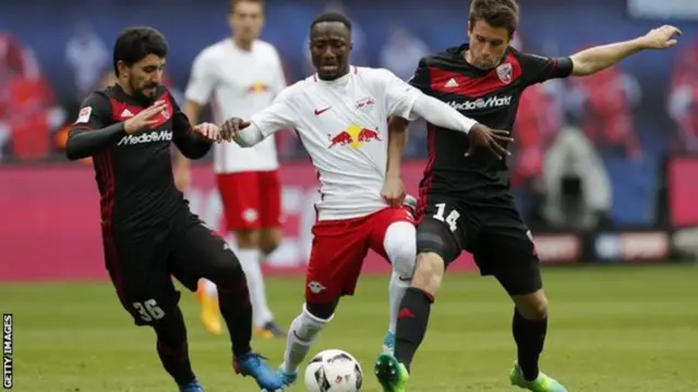 Naby Keita ( centre)