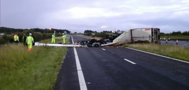 Lorry overturned on A1