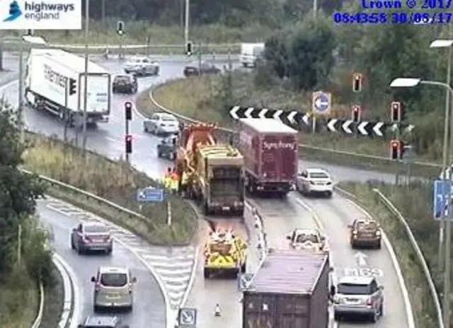 M1 lorry breakdown