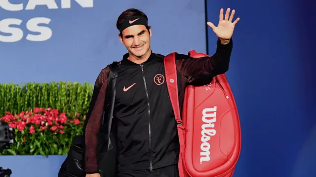 Roger Federer waves